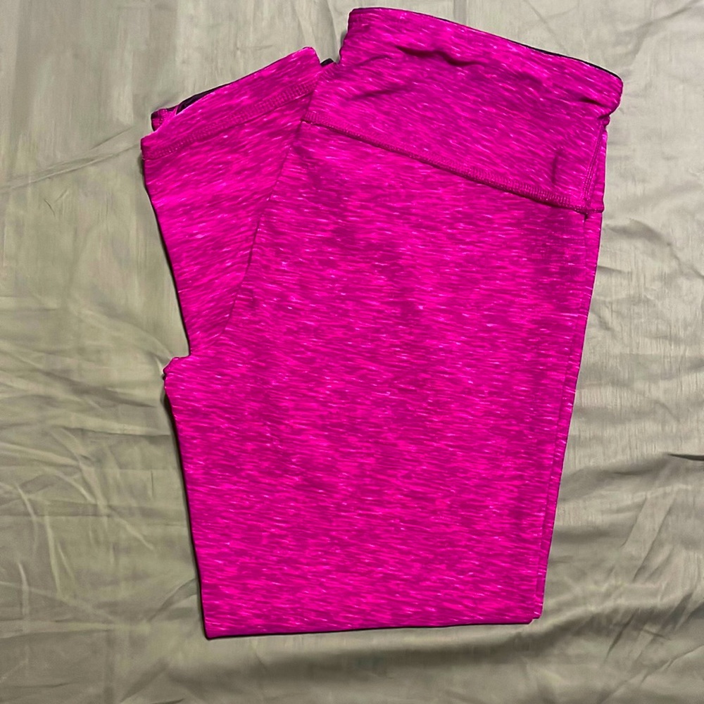 90 degree reversible capri legging fuchsia